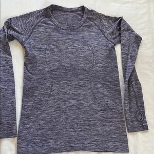 Lululemon Heathered purple Long Sleeve swiftly Top size 8